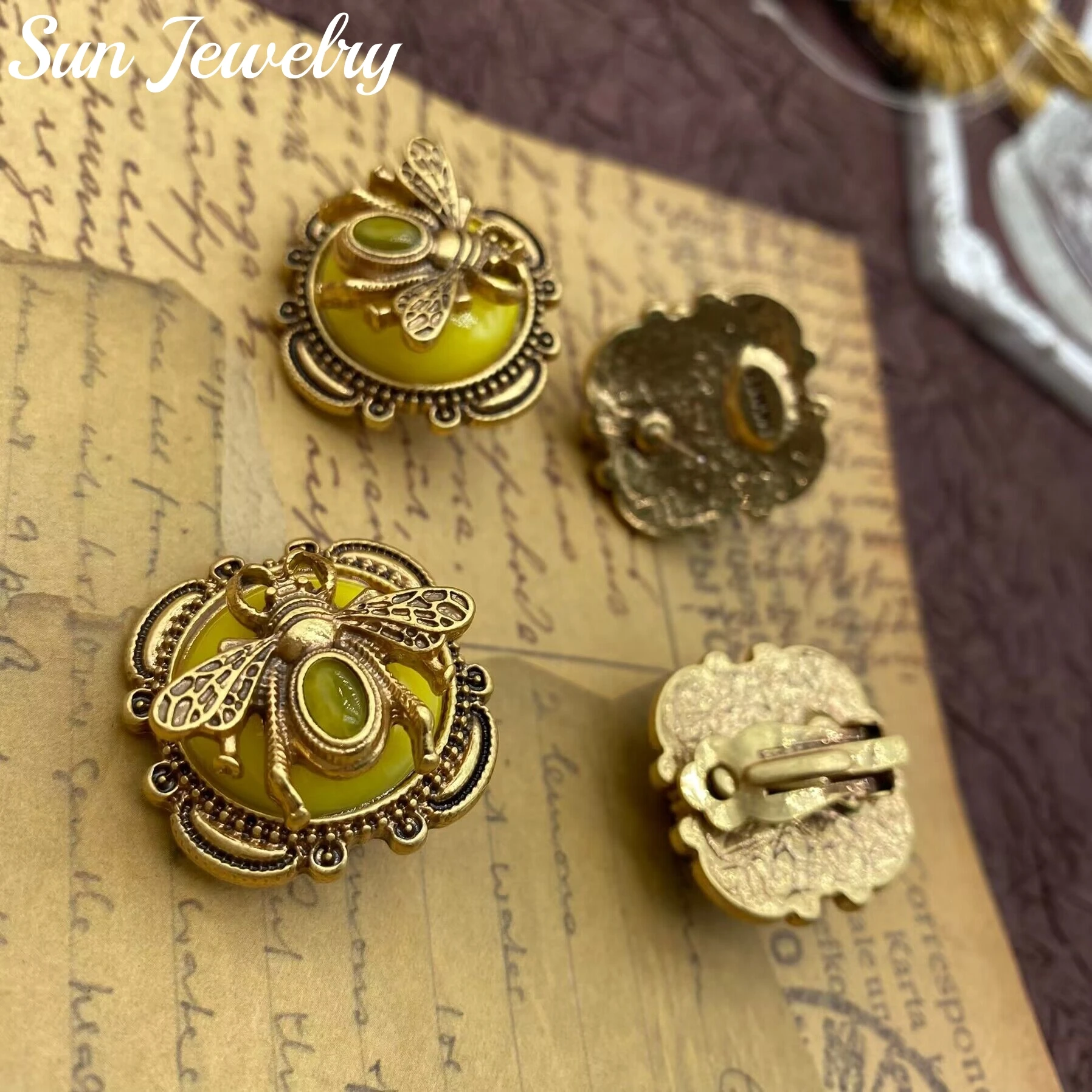 Bee Earrings Copper Gold Plated 3D Insect 925 Silver Needle Vintage Earrings Ear Clip No Ear Piercing High Quality Jewelry Women