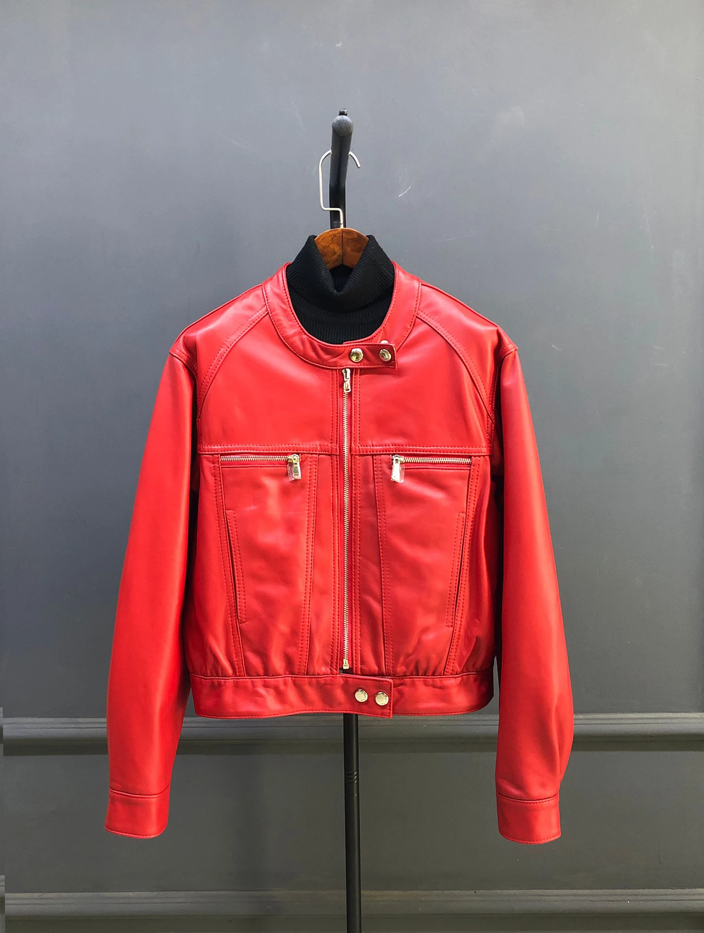 Jaqueta Casual Feminina de Couro de Pele de Carneiro com Zíper, Estilo Biker, Gola Alta, Casaco Solto de Couro Real para Mulheres