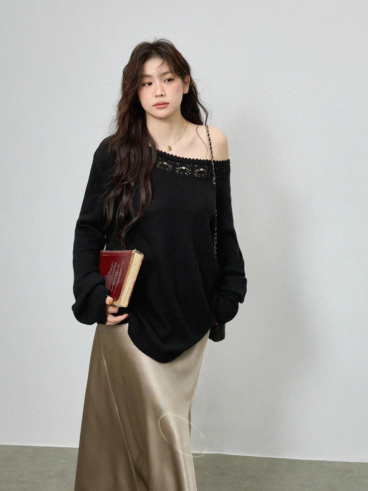 

Женский вязаный свитер больших размеров с вышивкой крючком, ажурный, мягкий, уютный, на одно плечо, в французском стиле, свободного кроя, с длинными рукавами, из полиэстера.