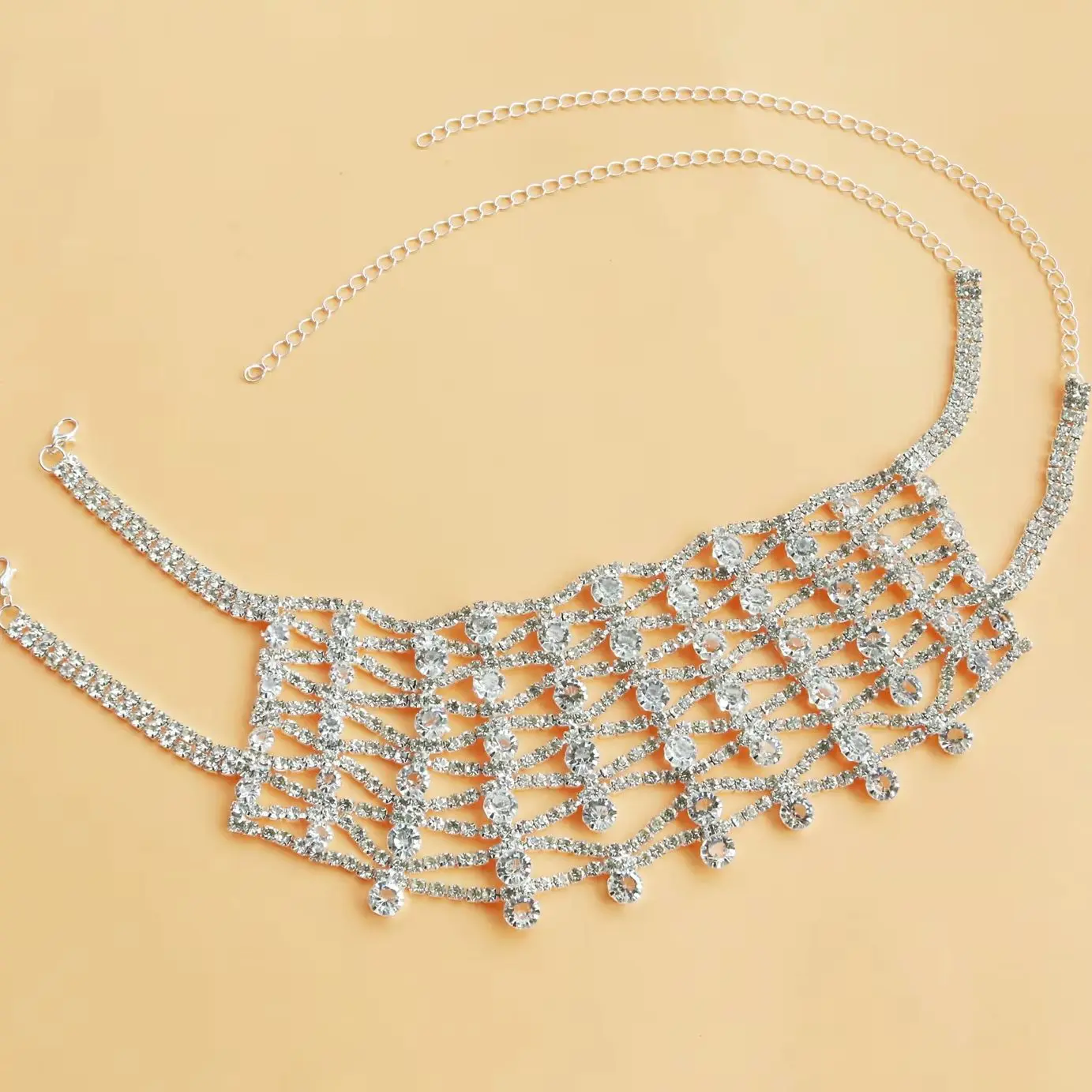 Neue modische glänzende Kristall-Halskette mit Strass-Quasten für Damen, Party-Accessoires – Detail 4