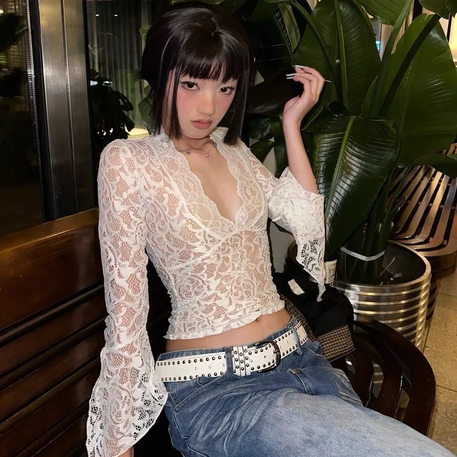 

New Sexy V-neck Perspective White Lace Horn Sleeve Slim Slim Lace Shirt Long Sleeve Top Woman