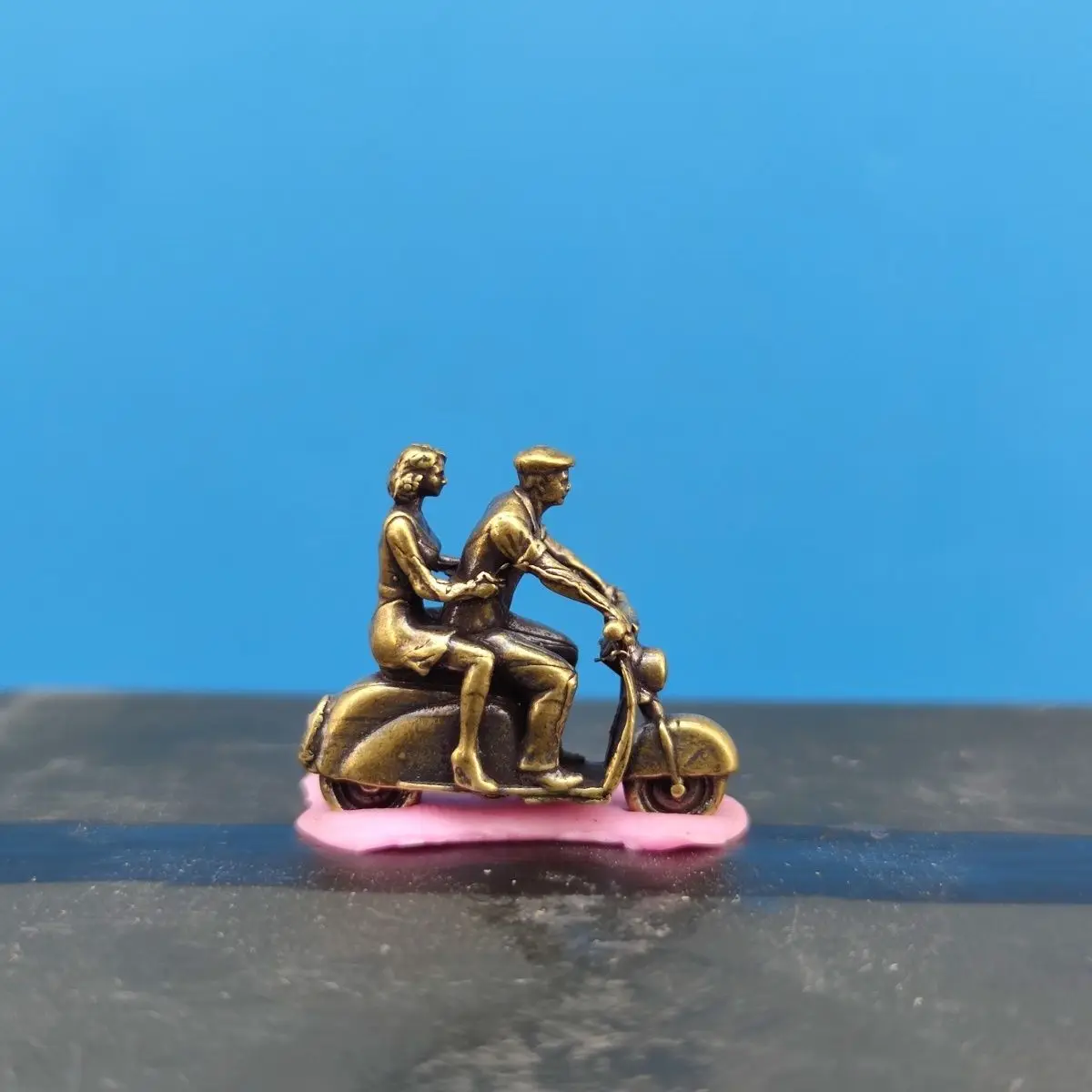 Brass Motorcycle Couple 1/64 Miniature Figurine for Micro Landscape and Diorama