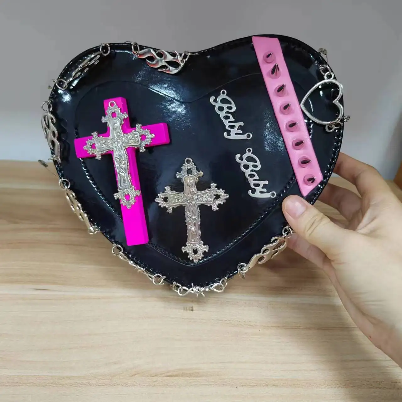 

2024 Y2K Punk Style Lady Girls Heart Shaped Purse Sling Pouch Bag Purse Patent PU Leather Sling Bag