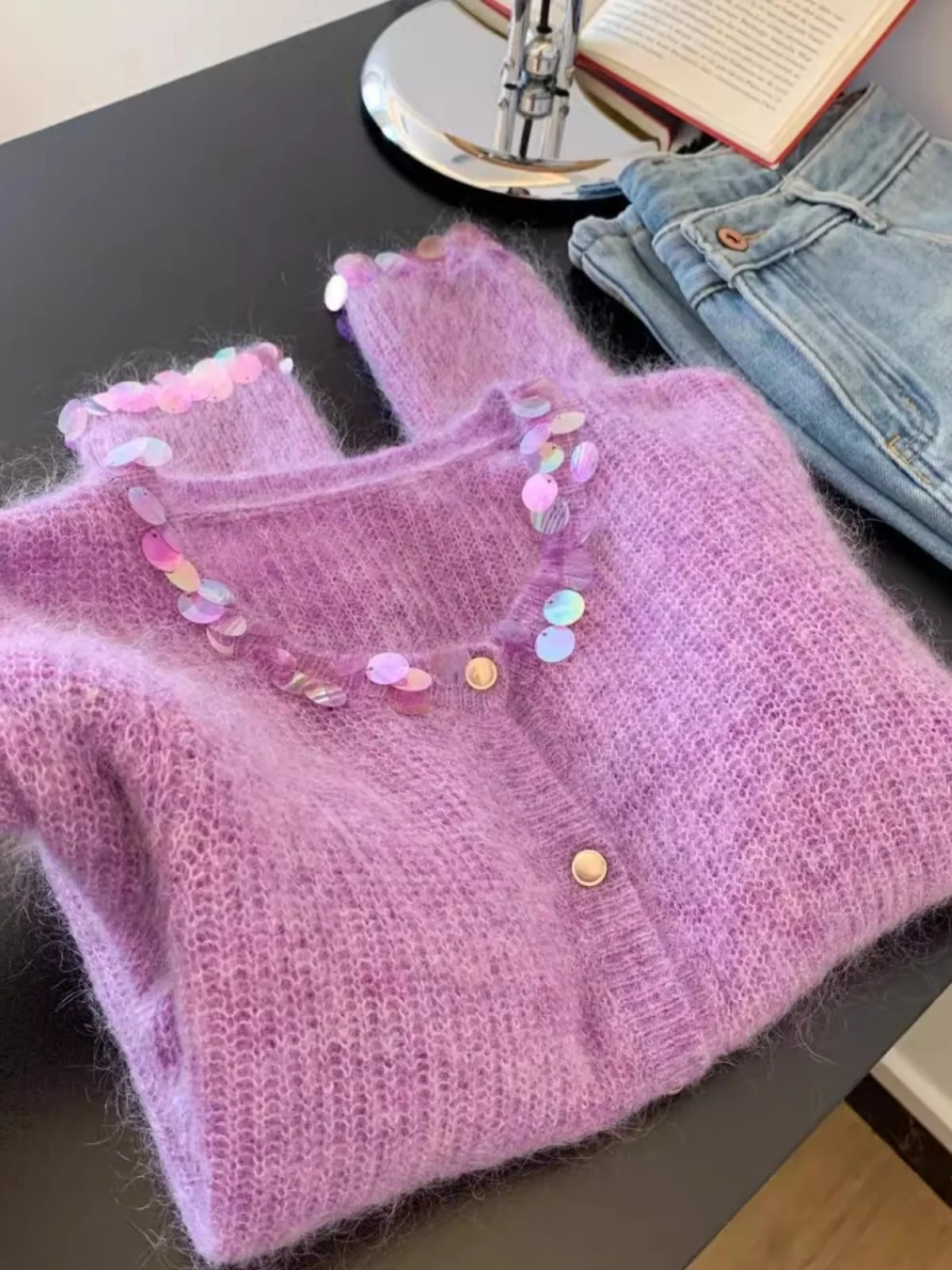 Paars gebreid vest met ronde hals en pailletten voor dames Temperament Nieuwe luie zachte stijl Zachte trui met enkele rij knopen