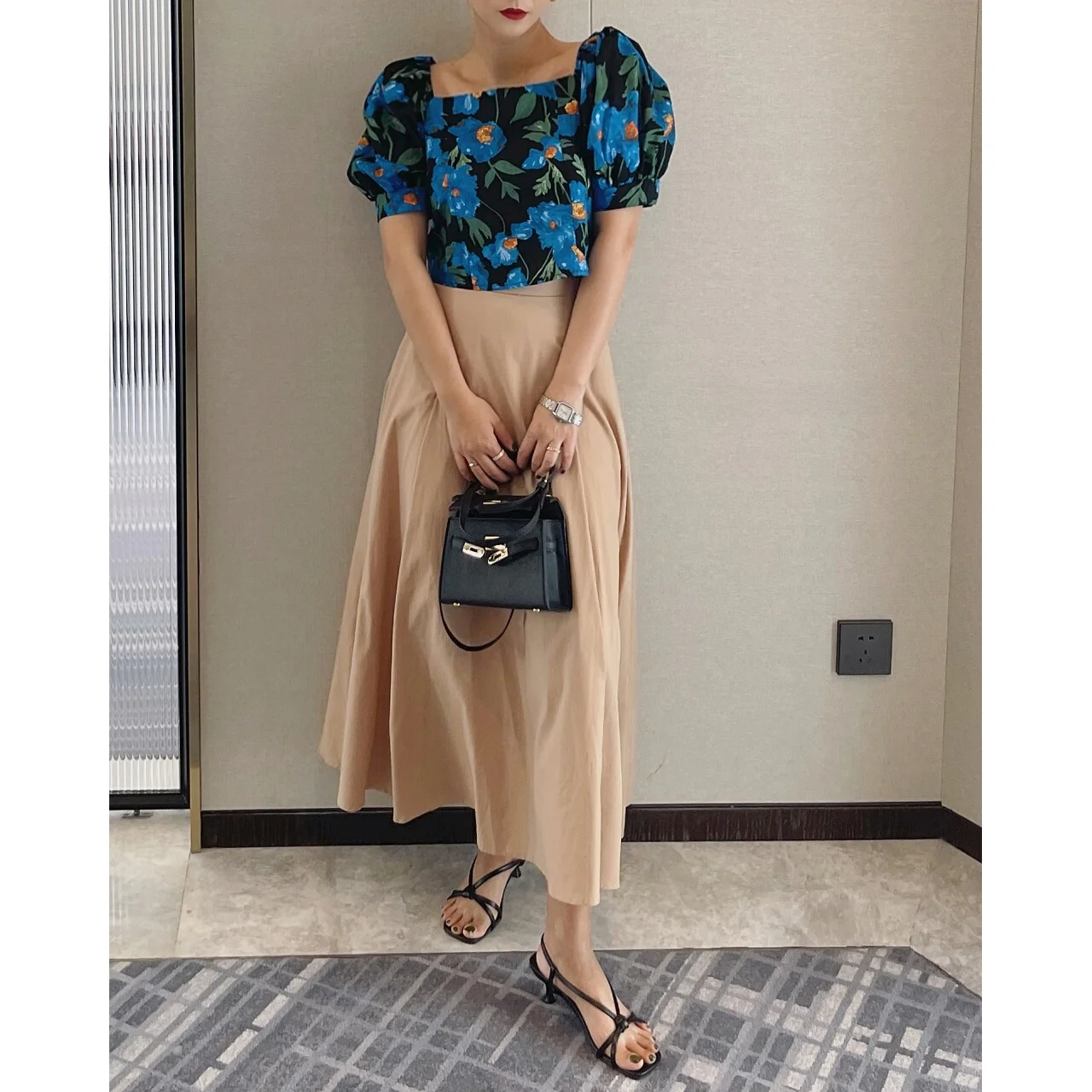 

Новая женская летняя винтажная блузка с цветочным принтом, короткими рукавами-фонариками, французским кроем и круглым вырезом, свободного кроя