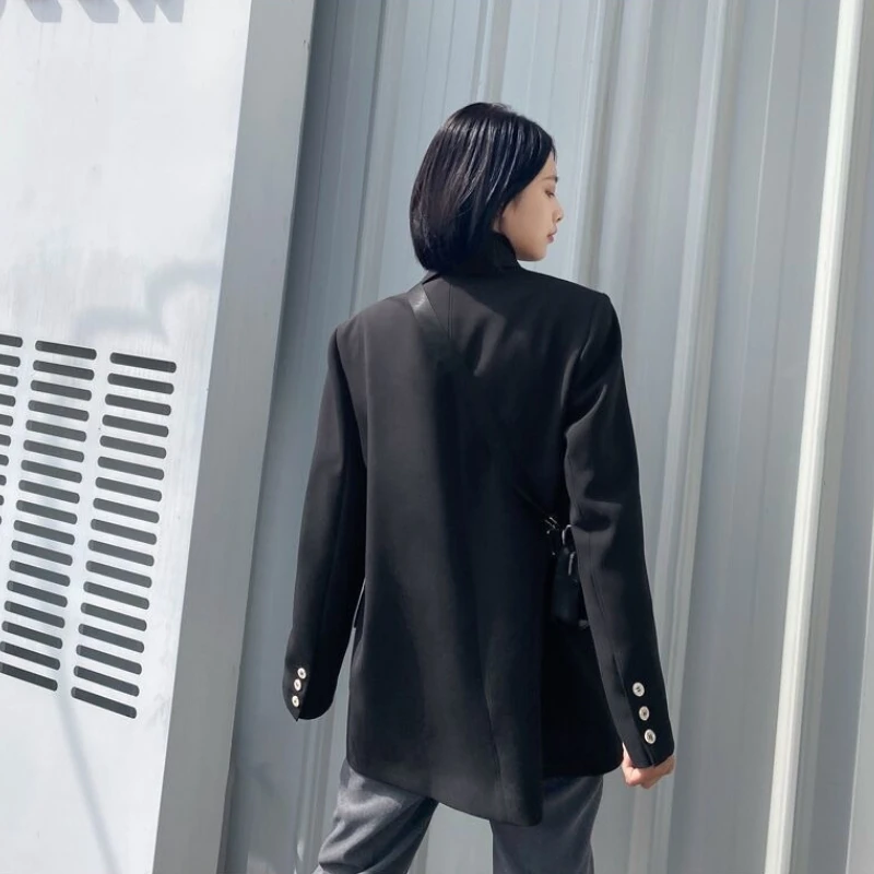 سترة نسائية جديدة لربيع وخريف 2025 على الطراز الكوري سترة عتيقة للشارع فضفاضة مزدوجة الصدر سترة طالب مميزة غير رسمية رائعة