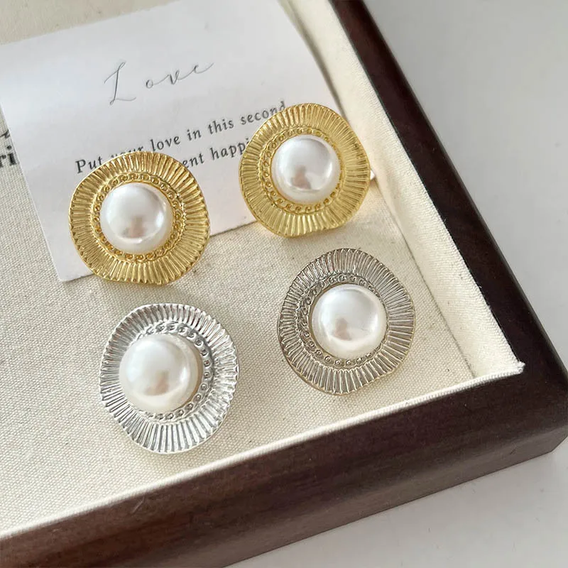 

Vintage Delicate Metal Gold Plated Irregular Pleated Inlaid Pearl Stud Earrings for Women Baroque Trendy Elegant Jewelry Gifts