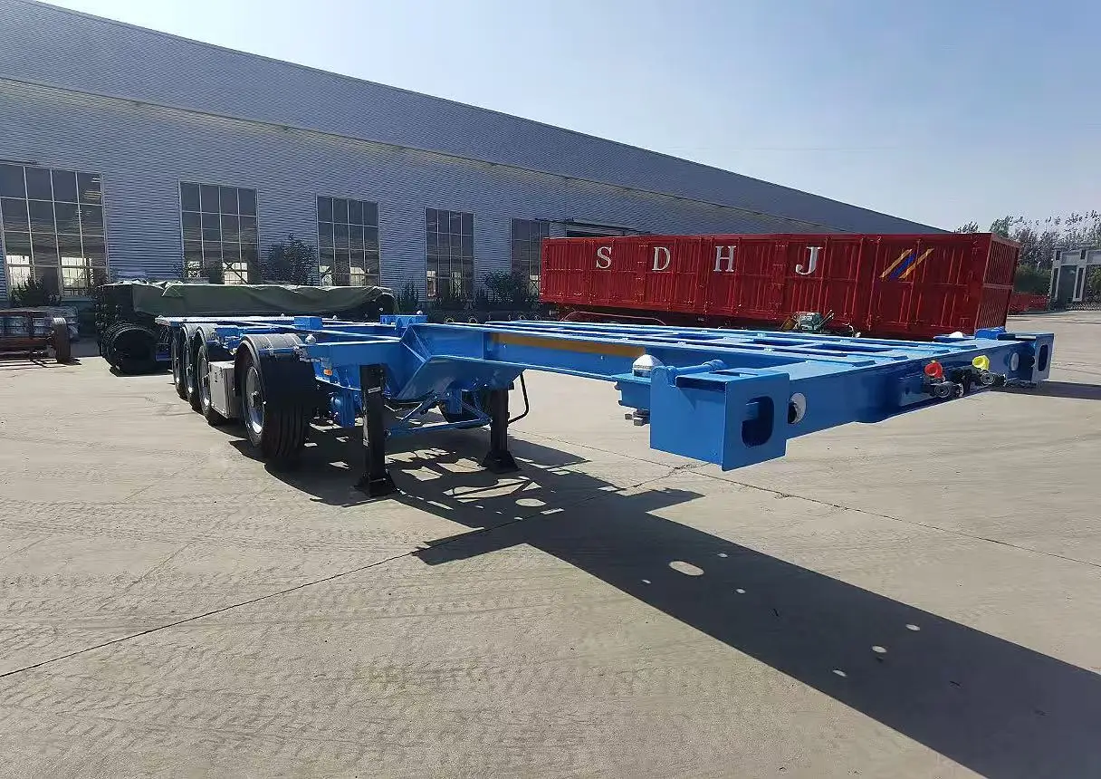 Lightweight Flat Deck Semi Trailer Anti Slip Floor Stable Suspension System for Construction Machinery and Steel Transport view 3