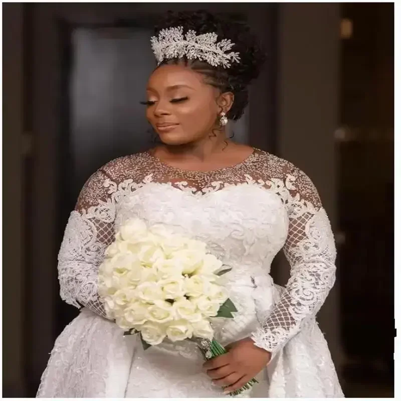 تخصيص المألوف مغرفة العنق فساتين الزفاف انفصال قطار الأفريقي Lllsion طويلة الأكمام الدانتيل يزين زي العرائس