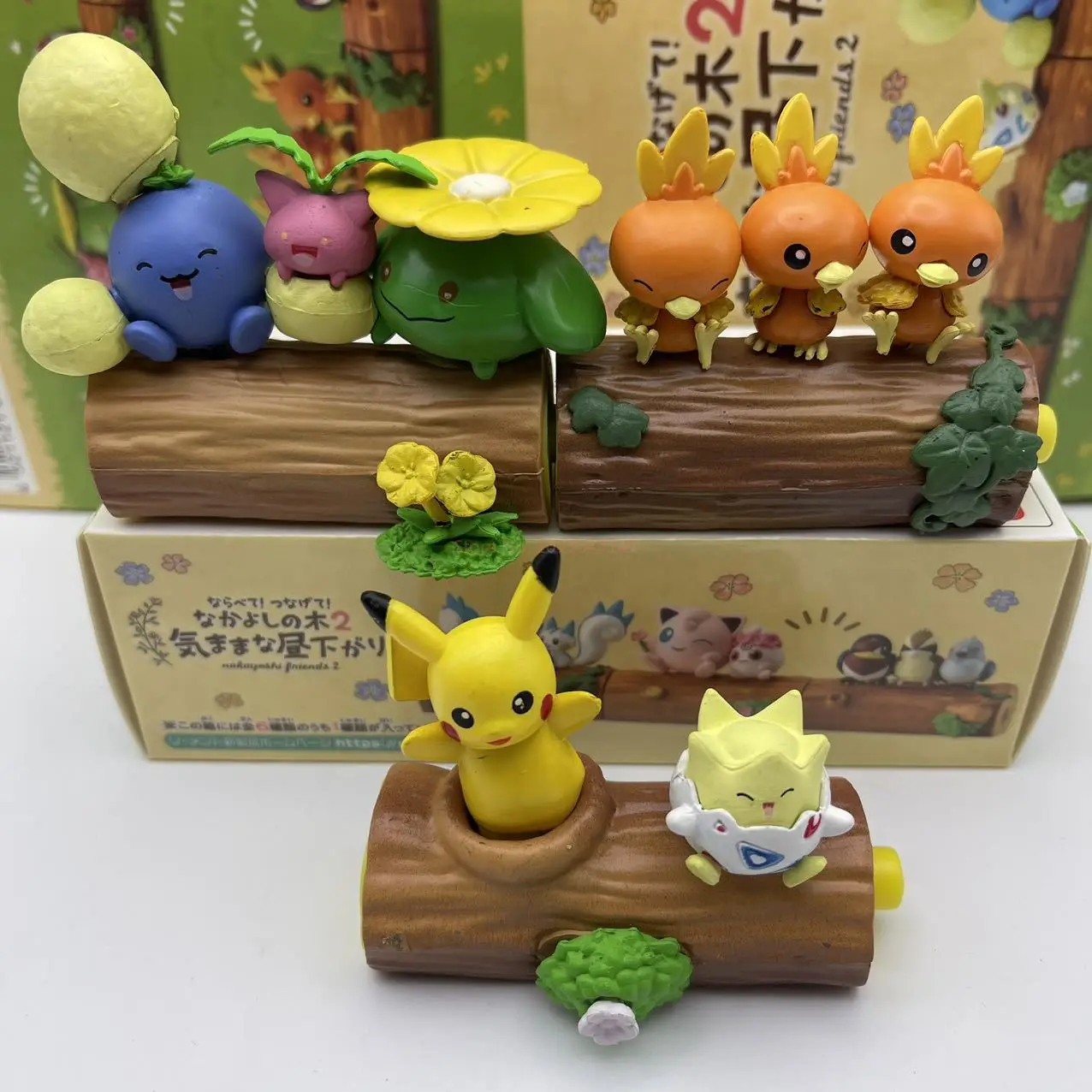 2025 jouets chauds Rement Pokemon amitié bois Pikachu gros Ding Surprise boîte aveugle décoration de bureau cadeau d'anniversaire pour enfants jouet