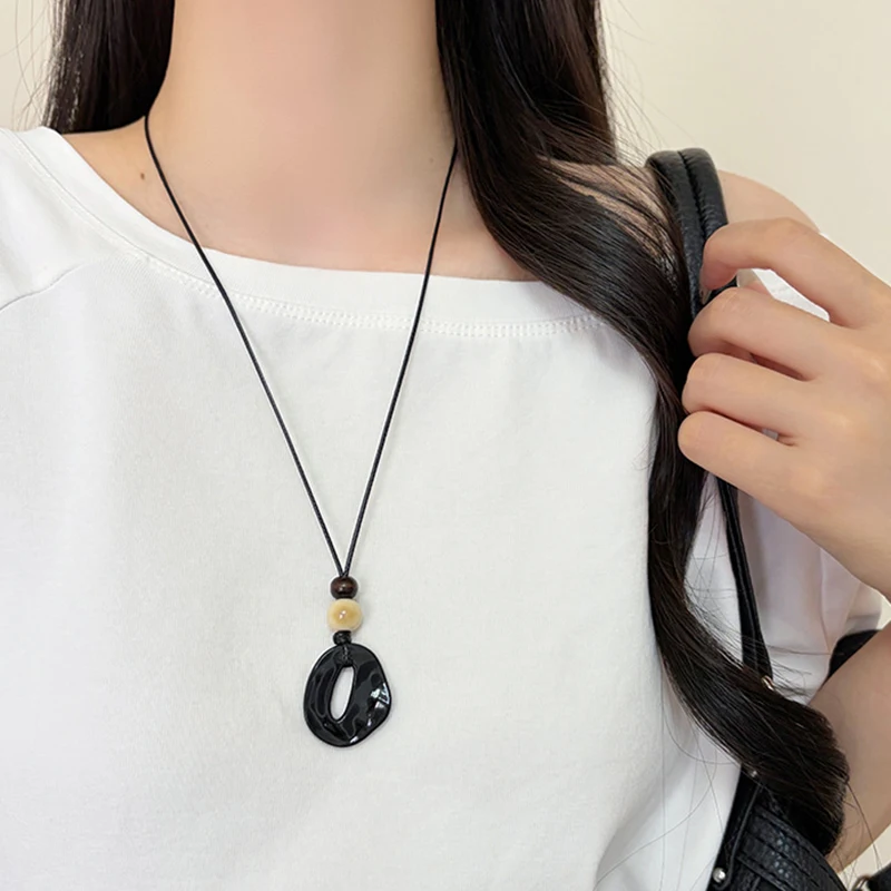 Fotografia 4: Colar Longo com Pingente Geométrico Irregular Simples Estilo Coreano para Mulheres e Unissex, Acessório de Moda com Estilo Versátil