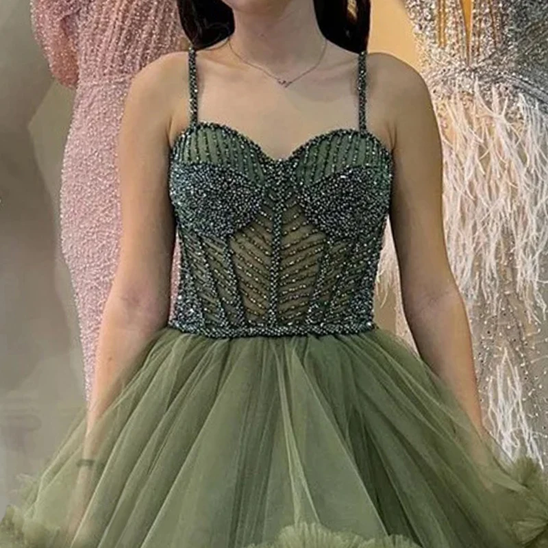 スパゲッティストラップ グリーン プロムドレス ラインストーン付き ボディス チュール ティアード フリル イブニングドレス Aライン フロアレングス パーティードレス