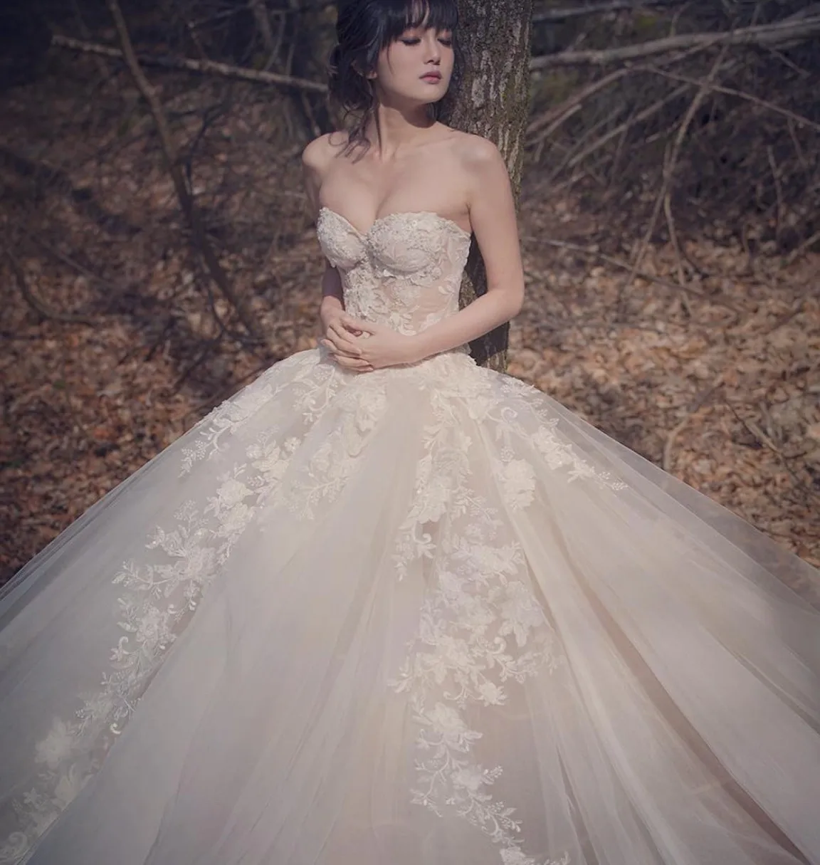 

Customized 2026 White Princess Dress With Sweetheart Neckline Backless Shoulder Lace Decal Decoration And Embroidered Yarn Skirt