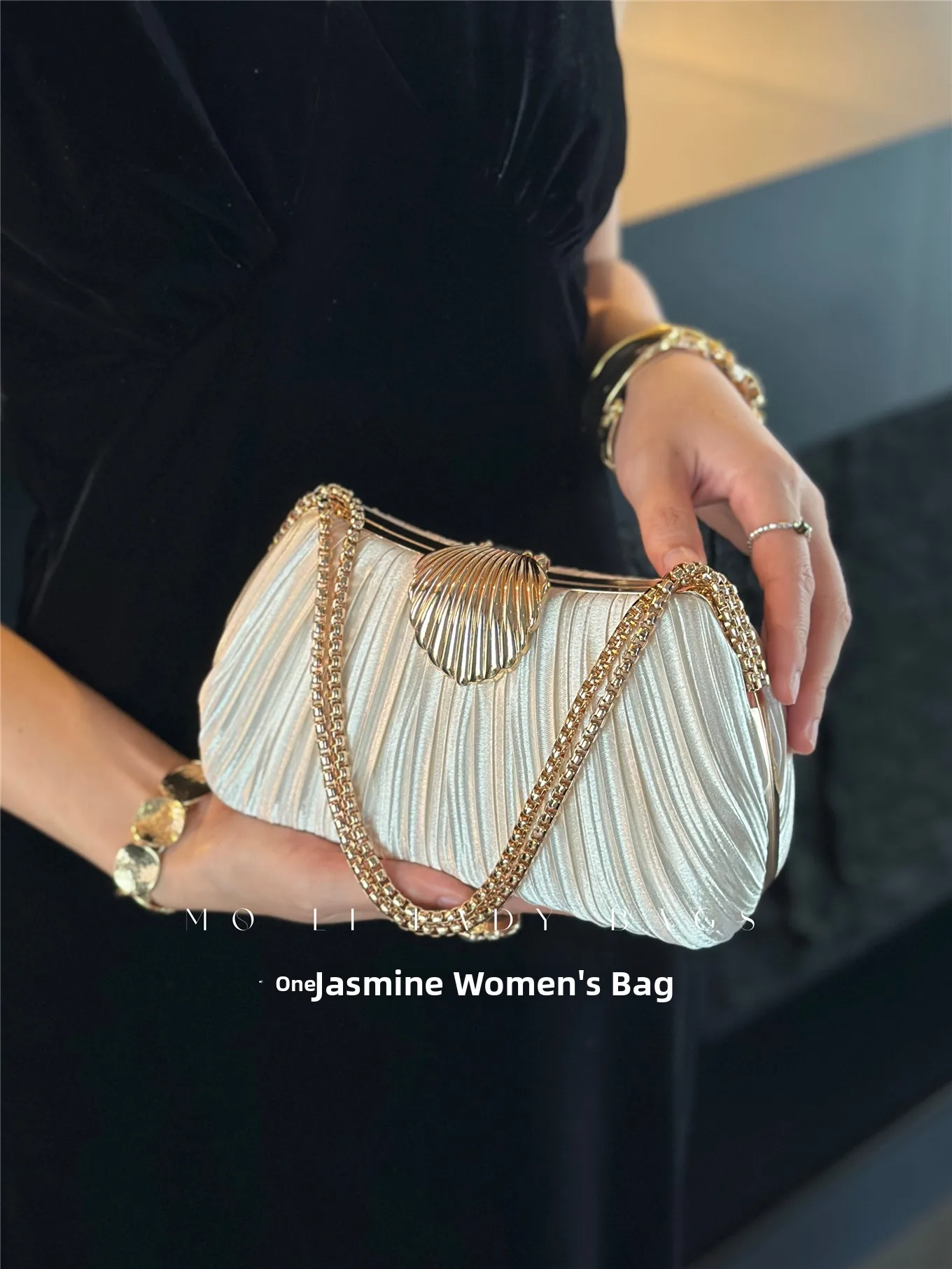 

Elegant Shaped Handbag with Pleats for Evening Dresses High-End Feel Ladies Clutch Bag Fashionable Lady's Purse