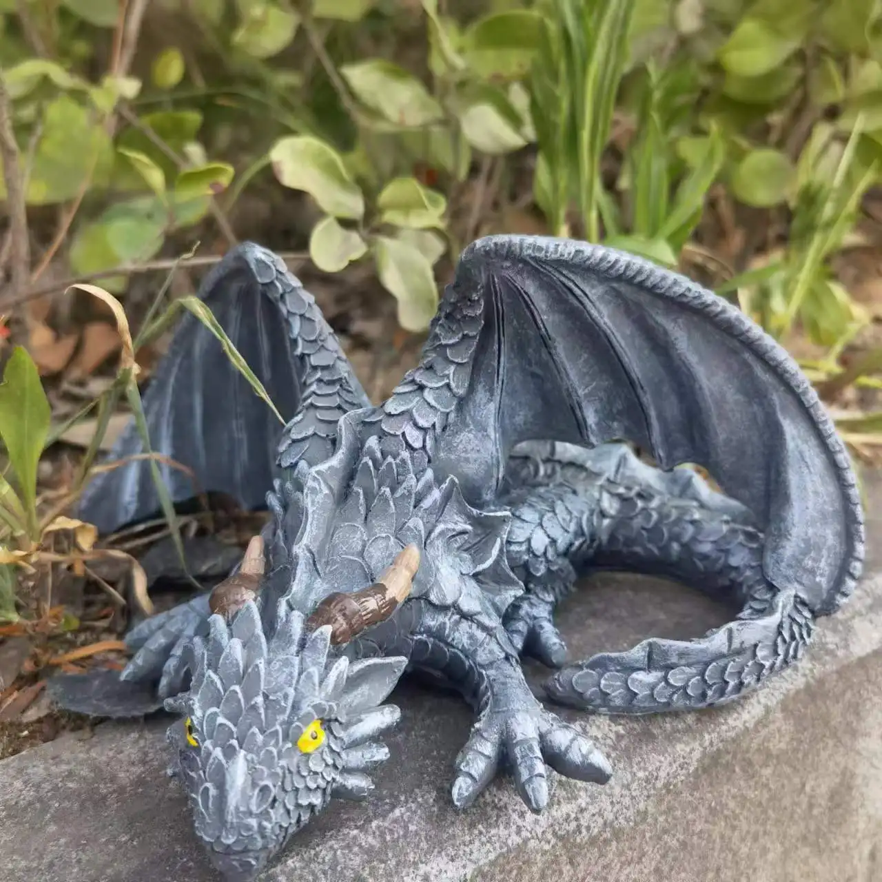 

Creative Squatting Dragon Sculpture Gothic Resin Handicrafts Office Tabletop Dragon Statue Decoration Outdoor Figurines Crafts