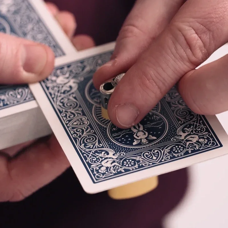 MELTY by Jordan Victoria Card Truque de Mágica Close Up Magia Magie Magica Magicians Prop Acessório Ilusão Gimmick Tutorial