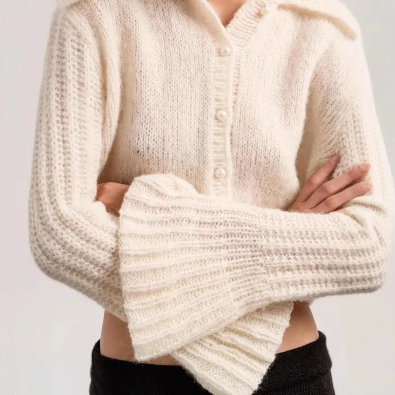 ヨーロッパとアメリカのクロスボーダースタイル 秋冬ファッション 韓国風ショート丈ラペル ホーンスリーブ ニットカーディガン セーター レディース