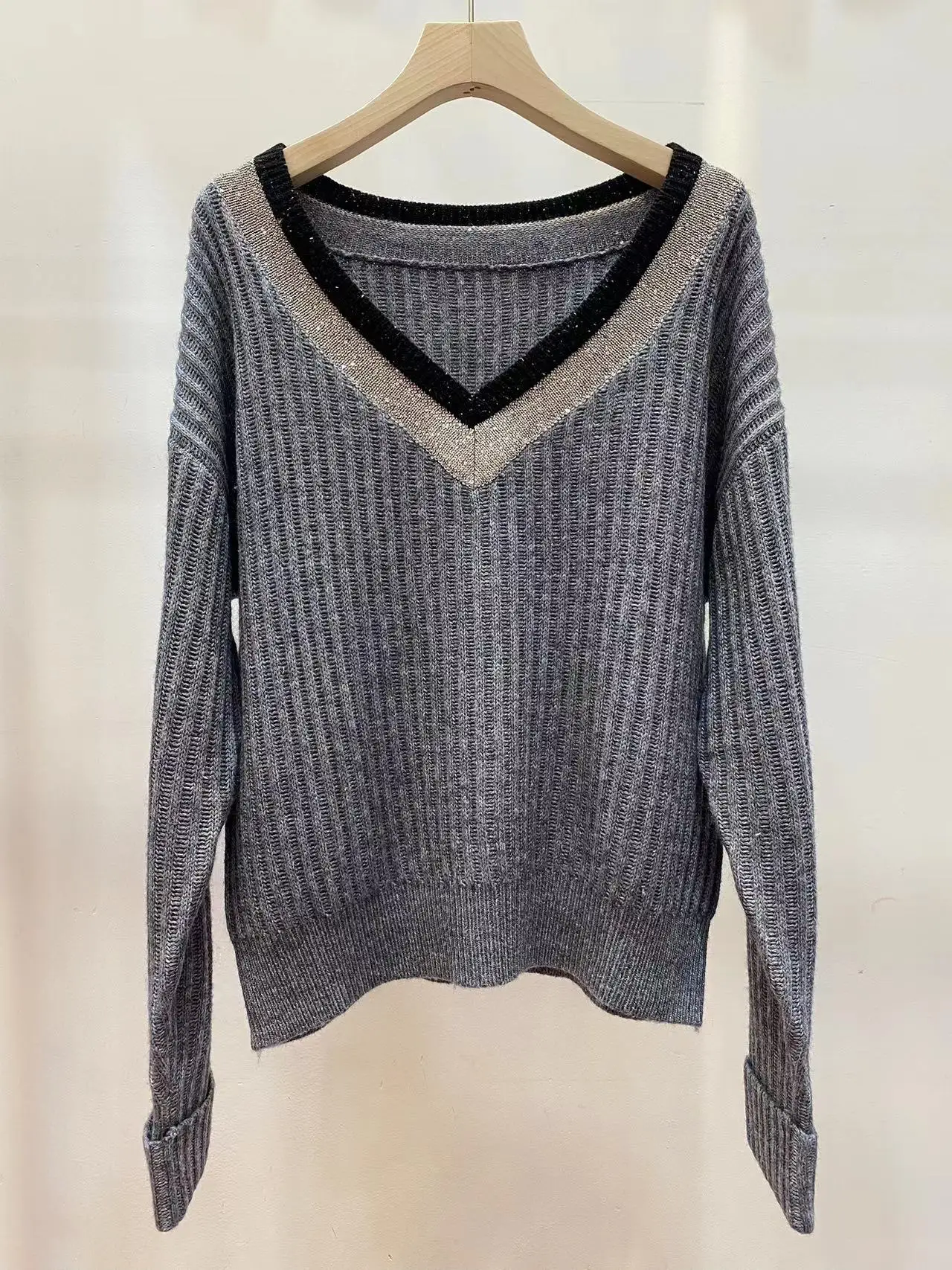 2023 Autumn Winter Fashion New Women's Clothing V-neck long-sleeve knitwear 1102