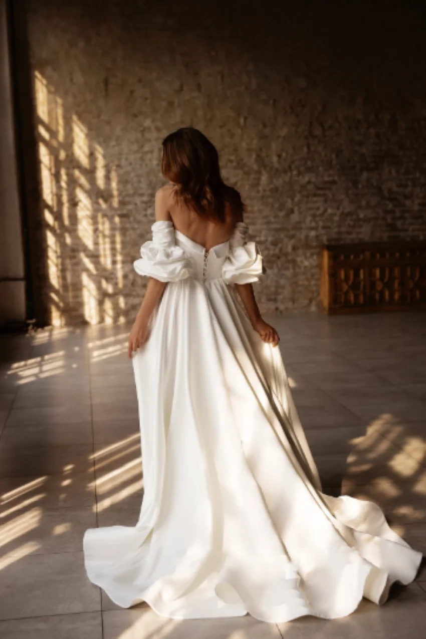 Detachable Lantern Sleeves Backless Robe De Mariée With Long Train Modern Sweetheart Neck Strapless Satin Wedding Dress