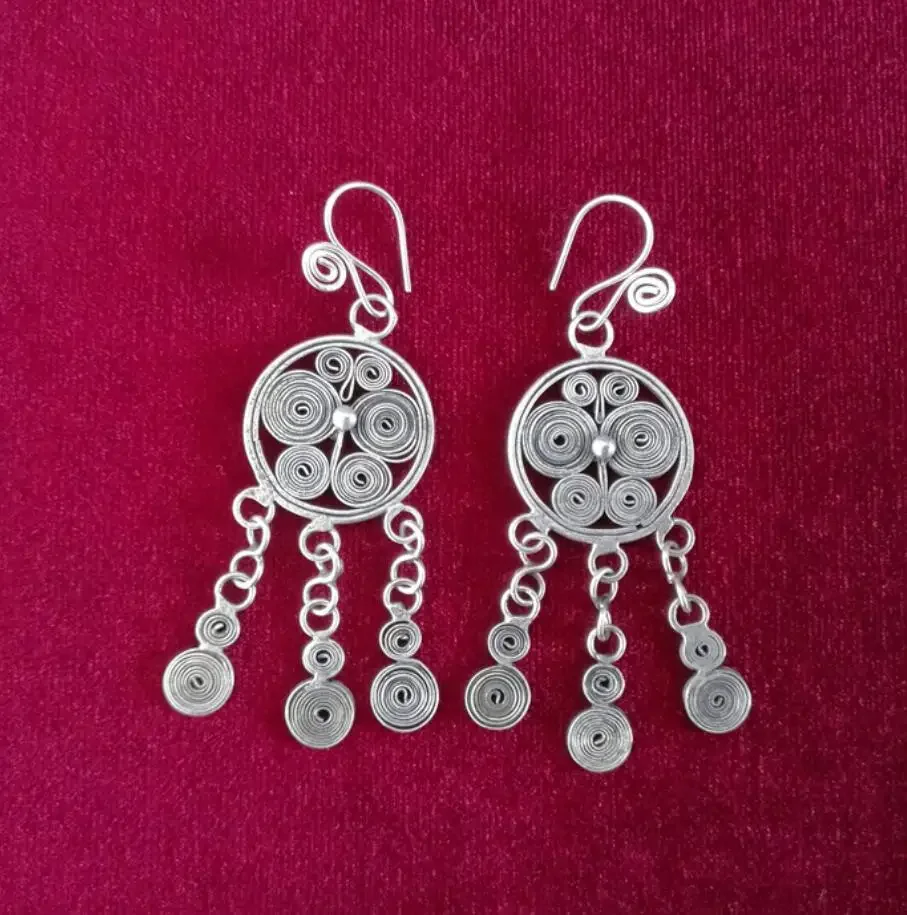 

Ethnic wind ear jewelry Traditional ancient filigree pinching process Retro handmade Miao silver bronze drum piece Phalaenopsis