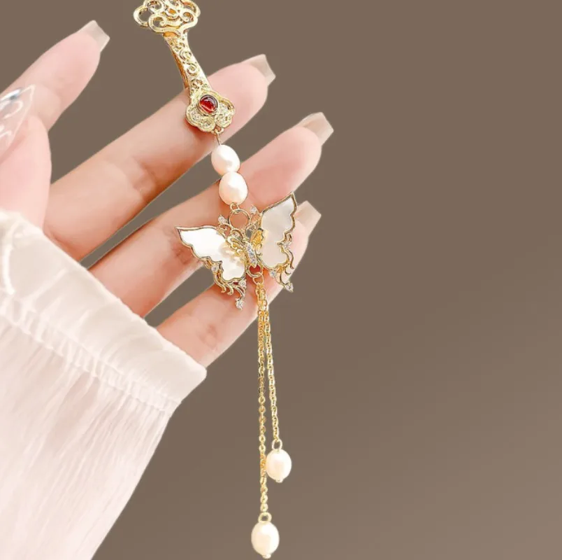 Exquisite Palace Style White Shell Butterfly Tassel Pendant Pearl Brooch Women Party Jewelry