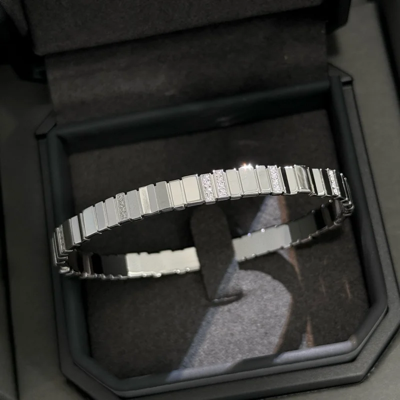 

S925Sterling Silver Square Irregular Mirror Bracelet with High Carbon Diamond Exquisite High SenseCNCCraft Bracelet
