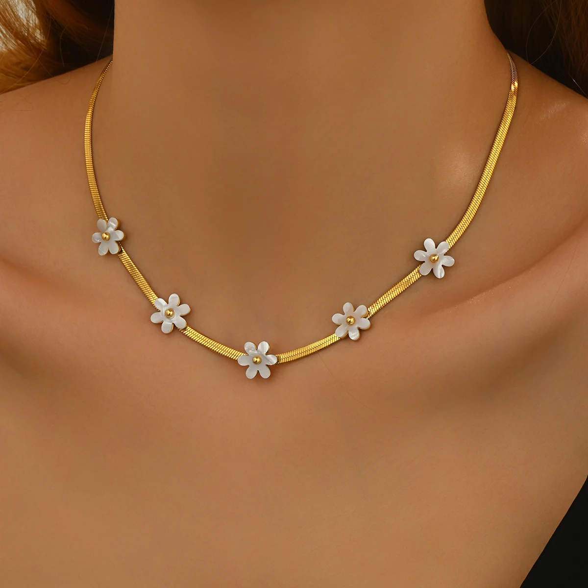 

Lxalry 18K Gold Plated Bohemian Floral Necklace Stainless Steel Skin Safe Jewelry With White Blossom Charms Hypoallergenic