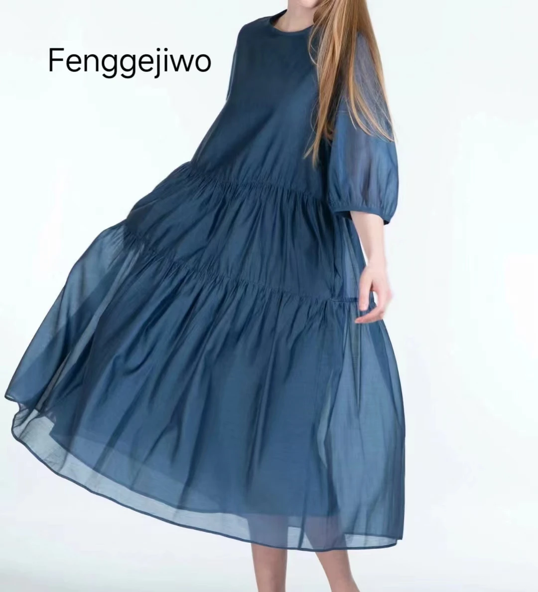 

Fenggejiwo's new silk cotton dress features a double layered silk cotton round neck with seven sleeves, and the upper body is su