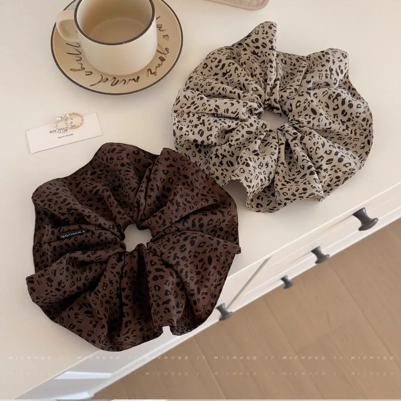 

Korean-style retro leopard print large scrunchie hair tie, durable ponytail band, high-end hair accessory