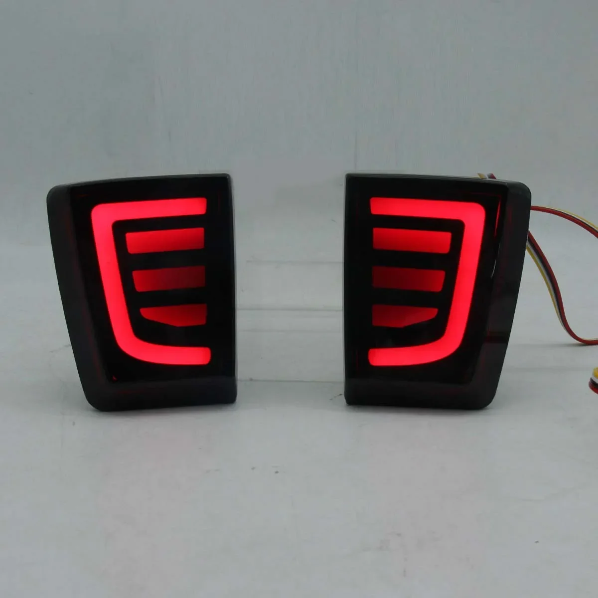 Rear bumper stop light turn signal for Mitsubishi Pajero V85 V8 V93 V97 2007 2008 2009 2010 2011 2012 2013 2014 2015 2016-2020