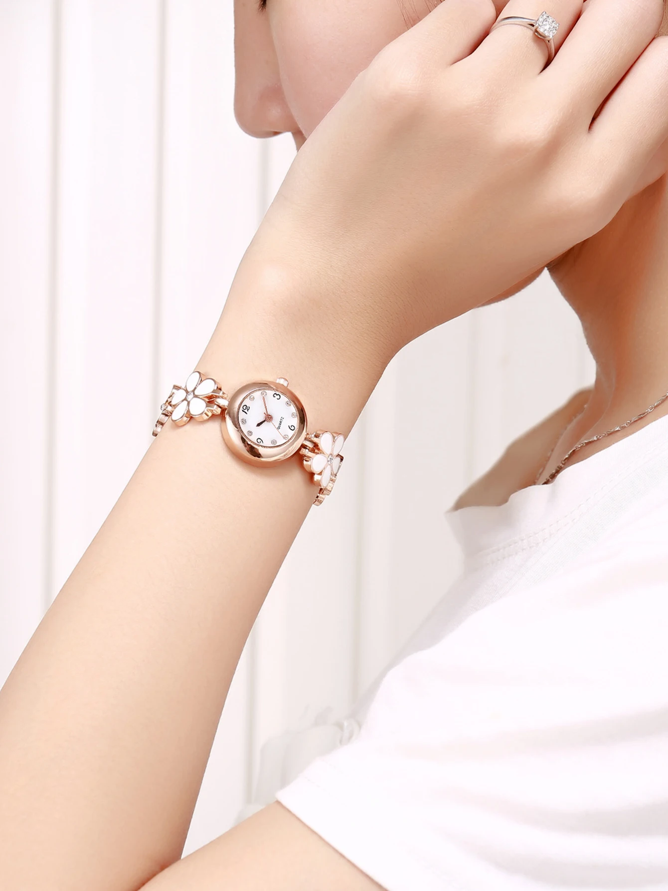 Mori Small Dial Petal Bracelet Watch Korean Version Simple and Compact All Cute Small Fresh Quartz Watch