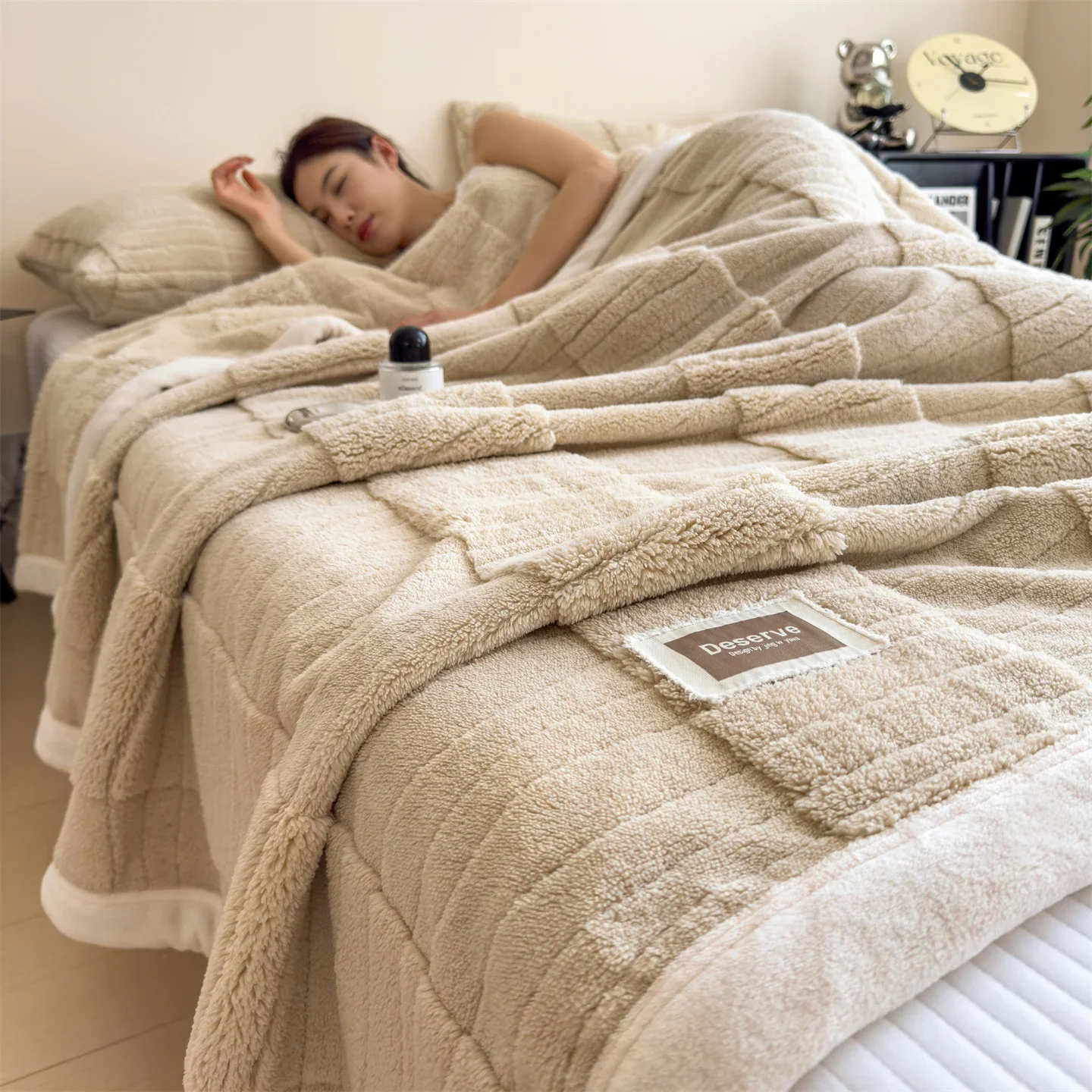Luxury Thick Double-Sided Fleece Blankets Solid Color Soft Velvet Blanket for Bed Autumn Winter Warm Blanket and Pillowcase Sets