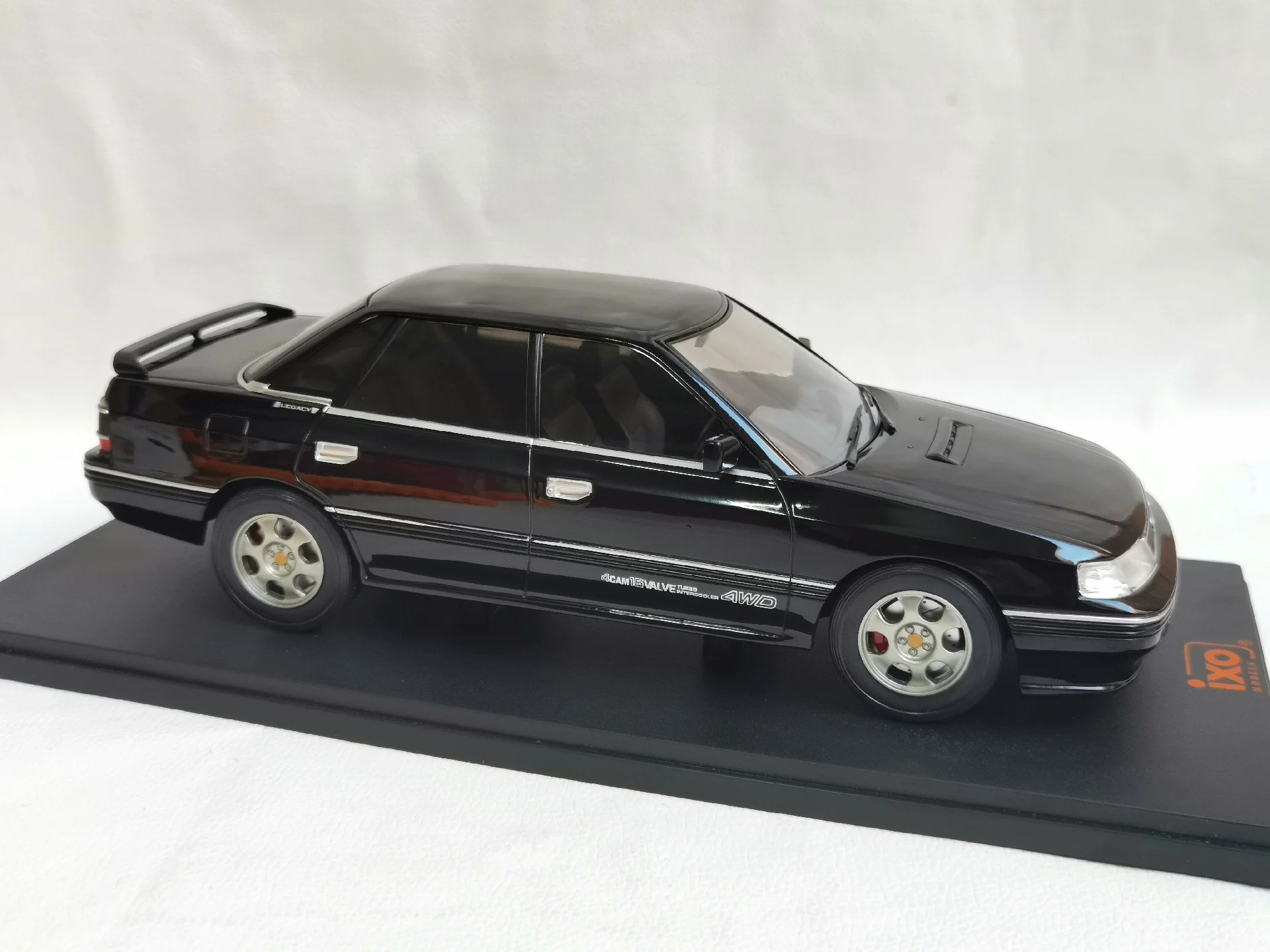 다이캐스트 IXO 1/18 스케일 스바루 레거시 RS 1991 스바루 합금 자동차 모델 소장 장난감 선물 기념품 디스플레이 장식품