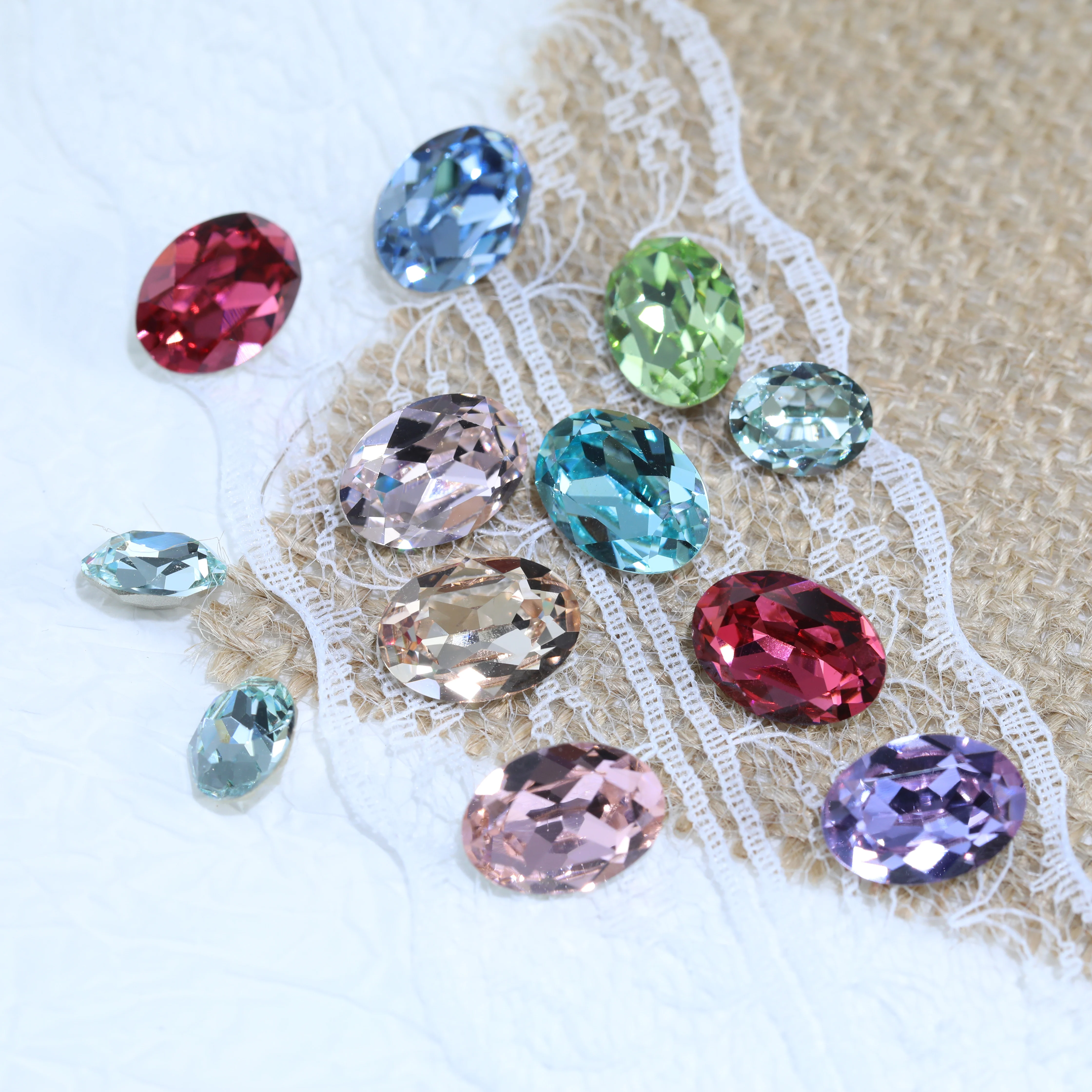 Funkelnde Kristall-Ovalform mit spitzer Unterseite, PRO-Aufnähsteine, DIY-Dekorperlen für Taschen, Schuhe, Hochzeitskleider, Bastelzubehör. – Detail 4