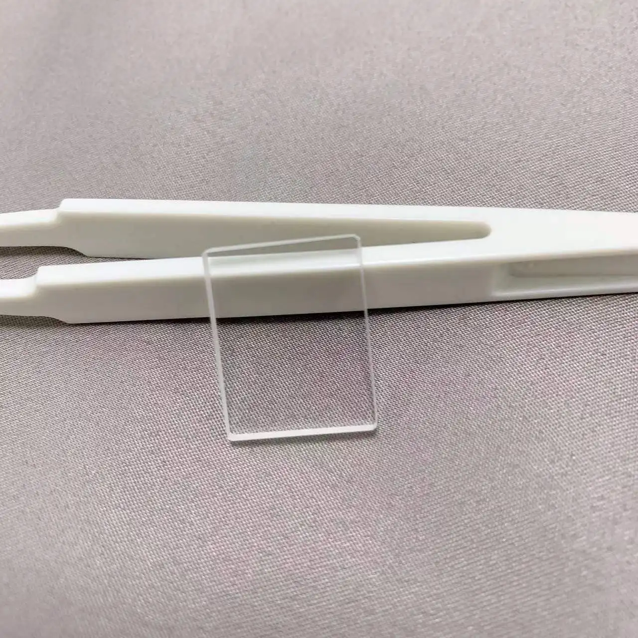 Bộ 5 Thạch Anh Và 8 Chiếc HB590 Có Cùng Kích Thước 17.5X22.2X3Mm 5 Miếng Kích Thước 31X30X2Mm 590nm IR Qua Bộ Lọc
