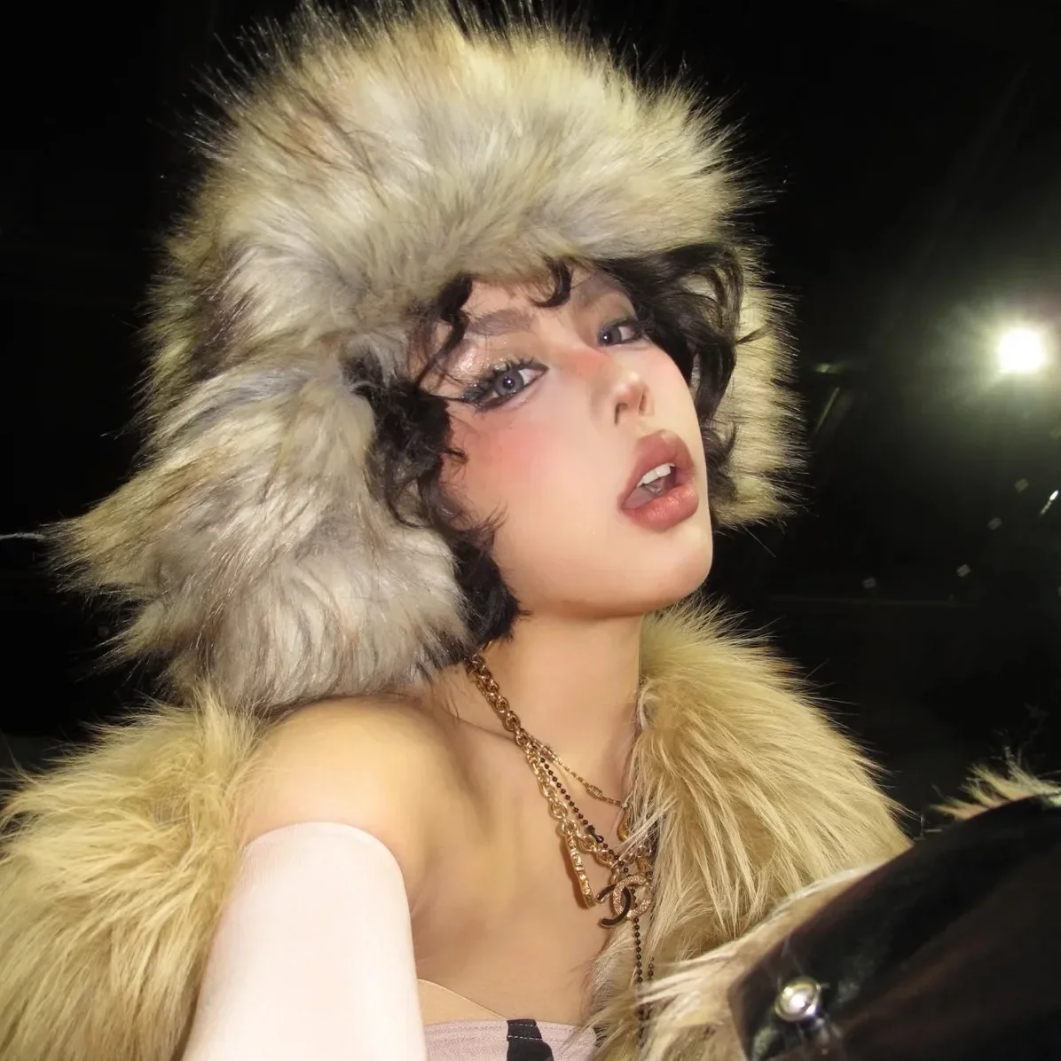 Y2K Fluffy Popular Russian Female Round Earflap Cap Faux Fur Winter Warm Hat For Women Faux Fox Raccoon Fur Beanies Bomber Gorra view 4