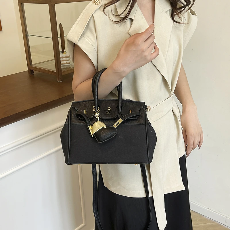 

Versatile Light Luxury Handbag With French Inspiration, High-End Quality For Creative And Individual Ladies.
