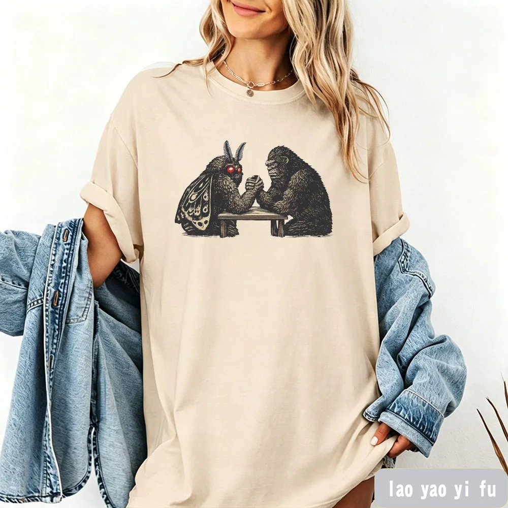 Bigfoot Vs Mothman T Shirt Funny Cryptid Arm Wrestling Tee Women Retro Weirdcore Graphic Camping Gift Mothman Graphic Tees