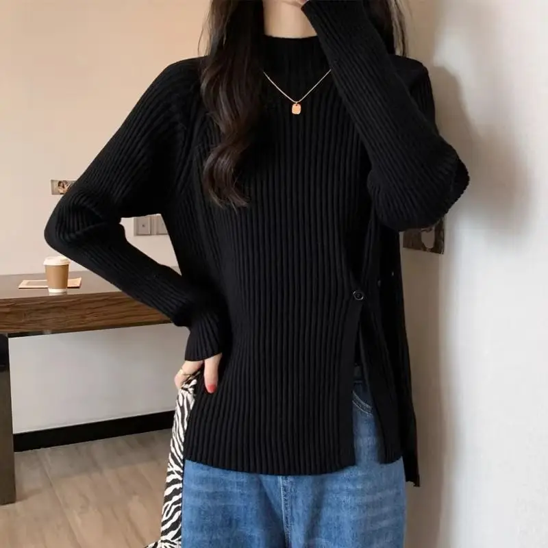 Suéter caqui de medio cuello alto para mujer, camisa básica de punto con hendidura prensada, nueva temperatura, otoño e invierno, 2025
