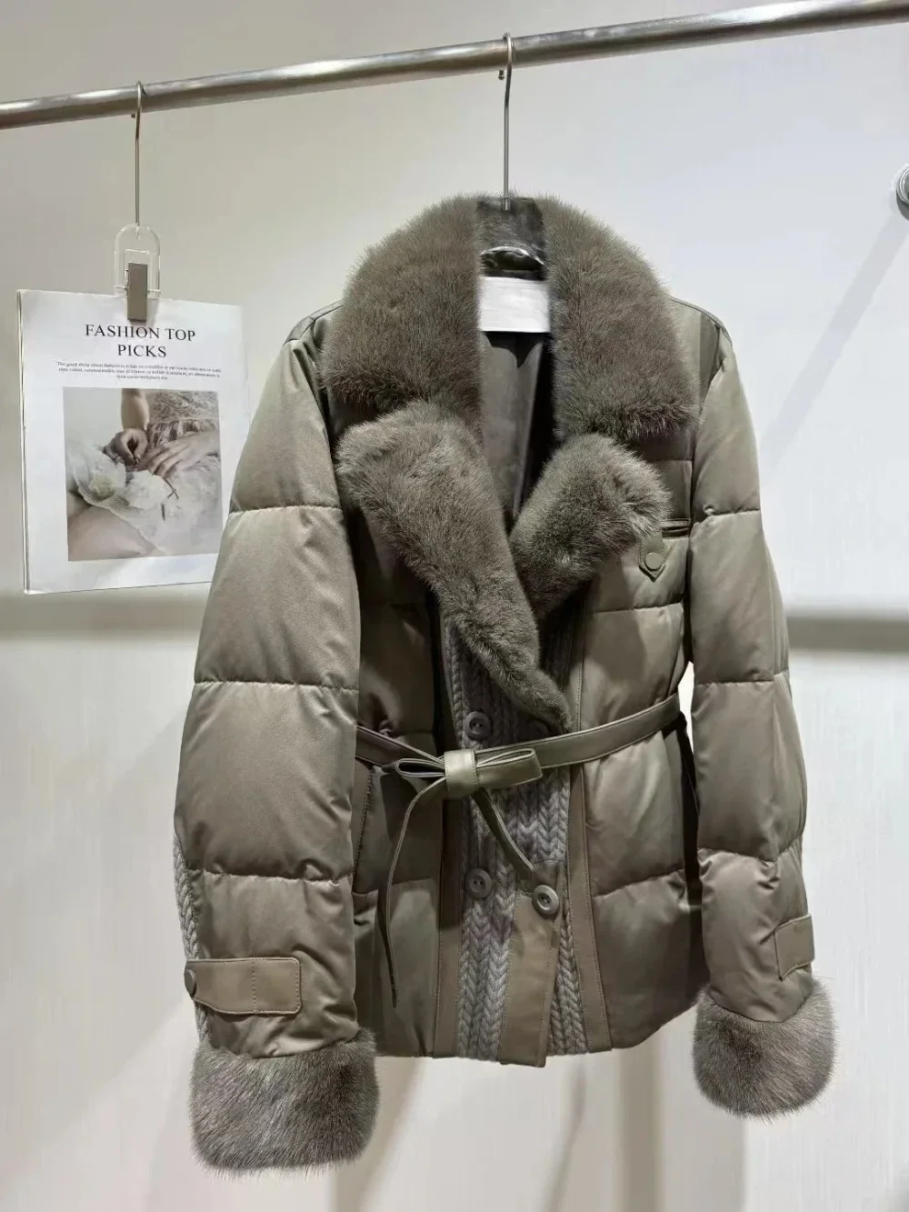 MENINA 2025 Herbst Winter Verdickte Warme High-end-Maulbeerseide Weiße Gans Unten Jacke frauen Kurze Nerz Pelz kragen Pelzmantel