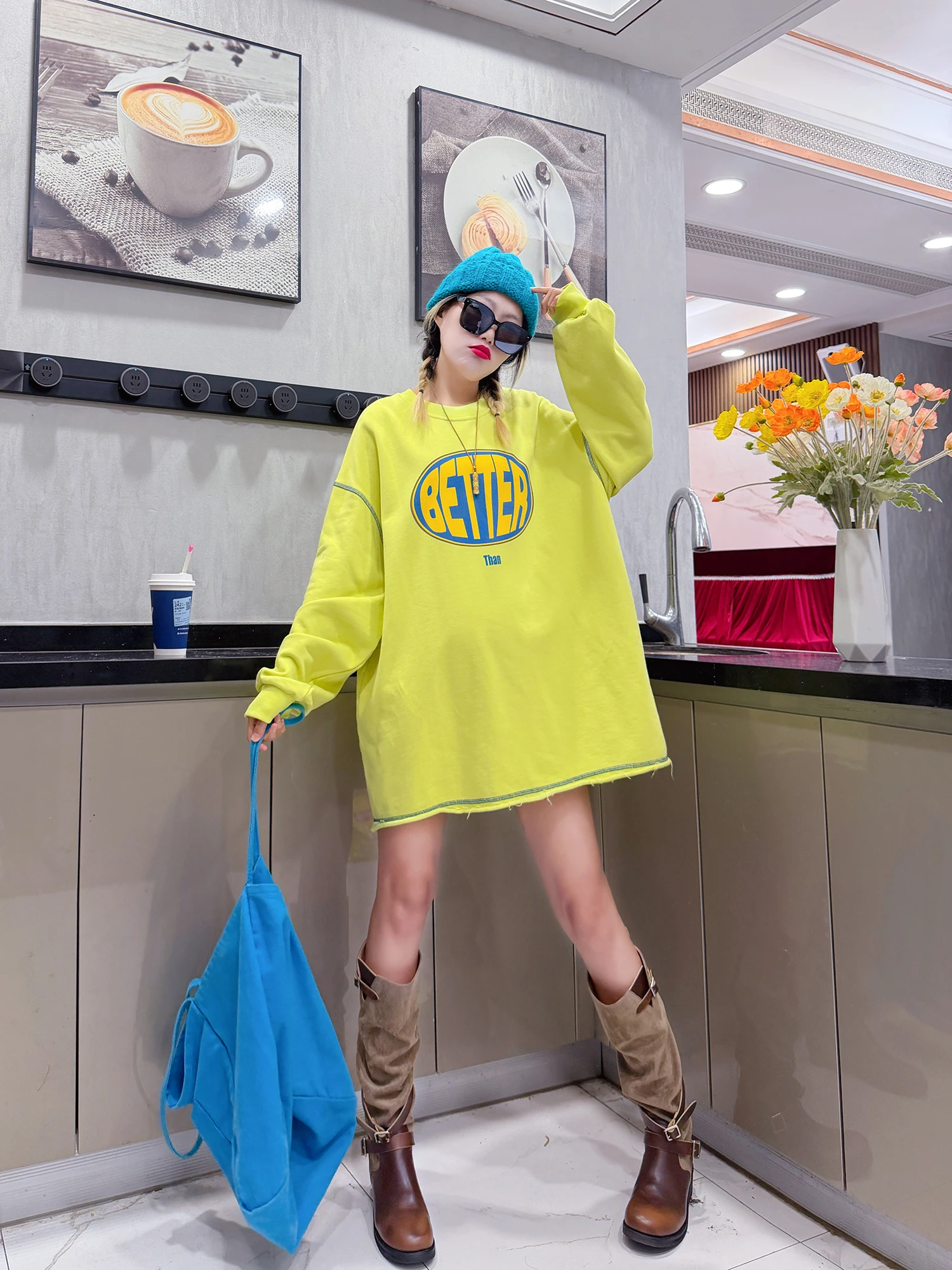 Felpa allentata con stampa di nuove lettere autunno inverno di marca alla moda da donna Top a maniche lunghe di media lunghezza semplice ed elegante strato base