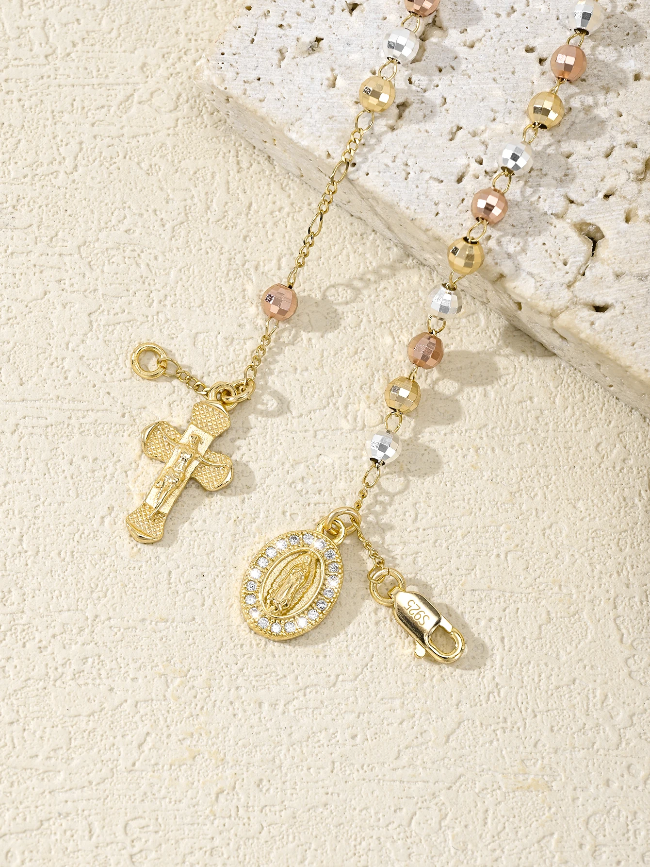 S925 plata antialérgica chapado en oro real de tres colores, pulsera de cuentas de Rosario hecha a mano con cruz de la Virgen María Jesús a la moda