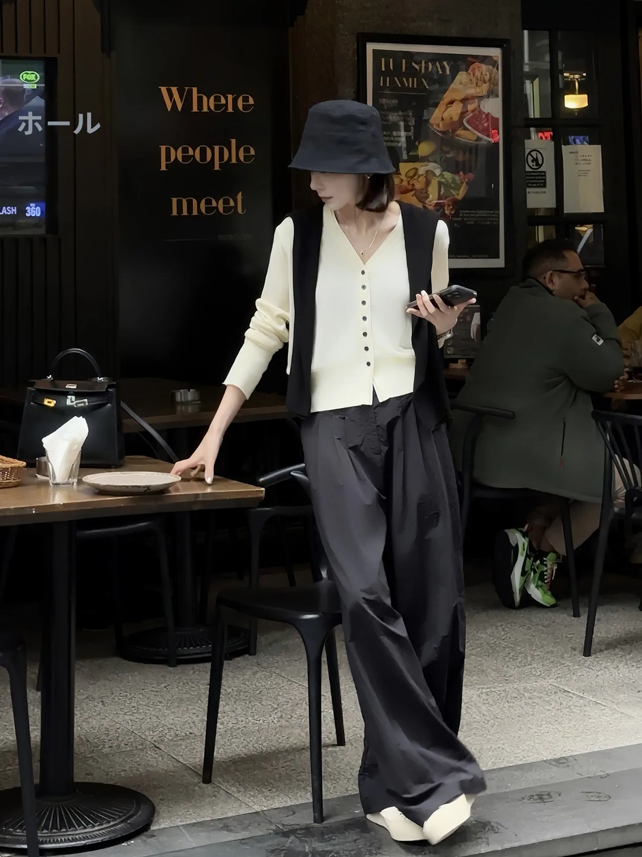 

Вязаный топ с V-образным вырезом и одной пуговицей, двухслойный, универсальный дизайн, весна 2025, новинка от Zhou