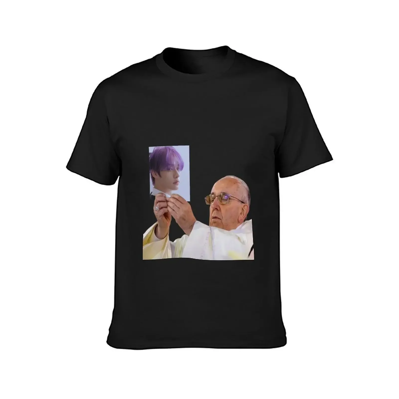 pope holding lee know T-Shirt kawaii clothes vintage clothes plus size clothes men tshirt