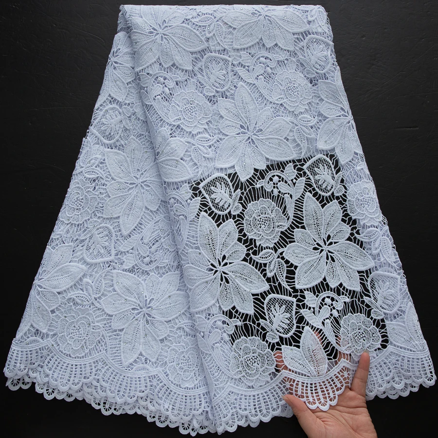 Französische High-End-Seilspitze mit weißem Blumenmuster – Schweizer eleganter, geprägter Seilspitzenstoff, geeignet für Hochzeitskleider und Abendkleider