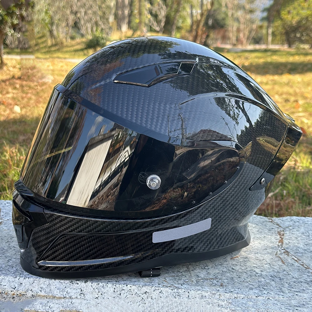 High-Quality Lightweight Carbon Fiber Motorcycle Helmet with Large Rear Wing for Men, 3K Plaid Dark Pattern Full-Face Helmet for Men, Helmet for Men with Black Visor, Removable Inner Lining, Unisex, Suitable for All Seasons