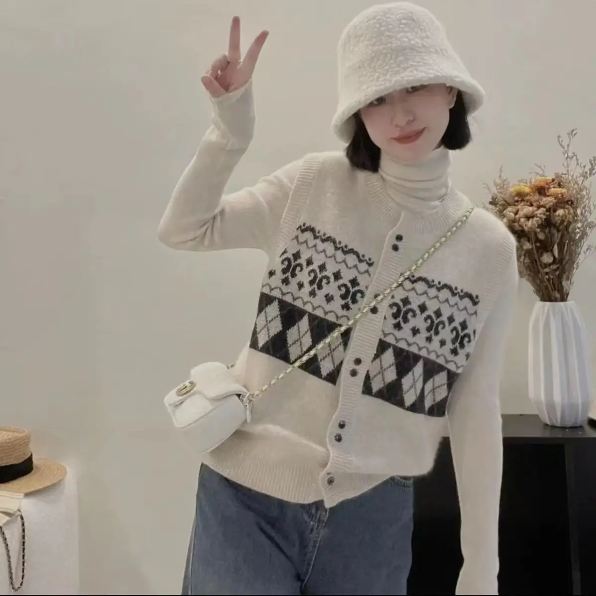 

2025 Autumn Winter Women Vintage Plaid Knit Vest Sleeveless Layering Waistcoat European Style Casual Cardigan