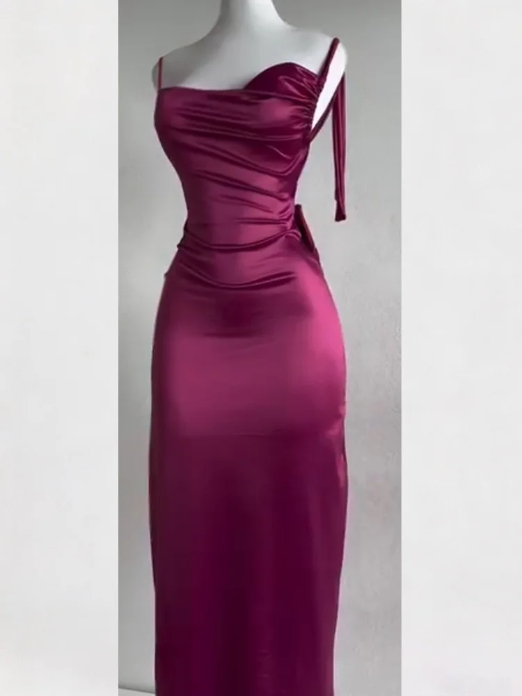 Nowa Letnia Damska Sukienka na Ramiączkach typu Tube Top, Różowo-Czerwona, Elegancka Satynowa Sukienka na Ramiączkach, Modna Sukienka Wieczorowa z Odkrytymi Plecami, Kokardą w Talii i Wyszczuplającym Krojem