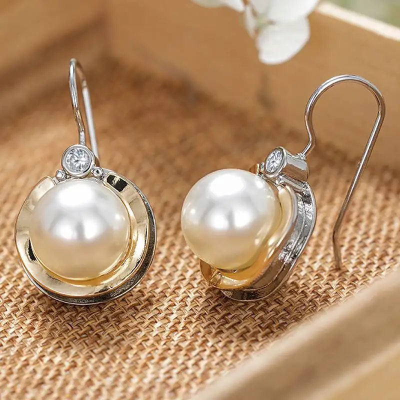 Huitan Damen-Ohrringe im Vintage-Stil, Imitationsperle, zweifarbig, Party-Accessoires, eingelegt mit glänzendem Zirkonia, schicker Schmuck