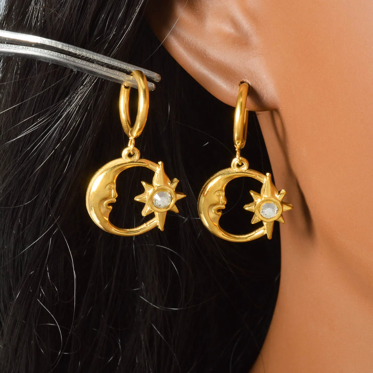 

Fashion New Elegant Gold Color Star Moon Earrings Sparkling Personalized Earrings Women's Fashion Ear Jewelry Gifts On Party